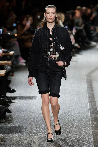 Look 50